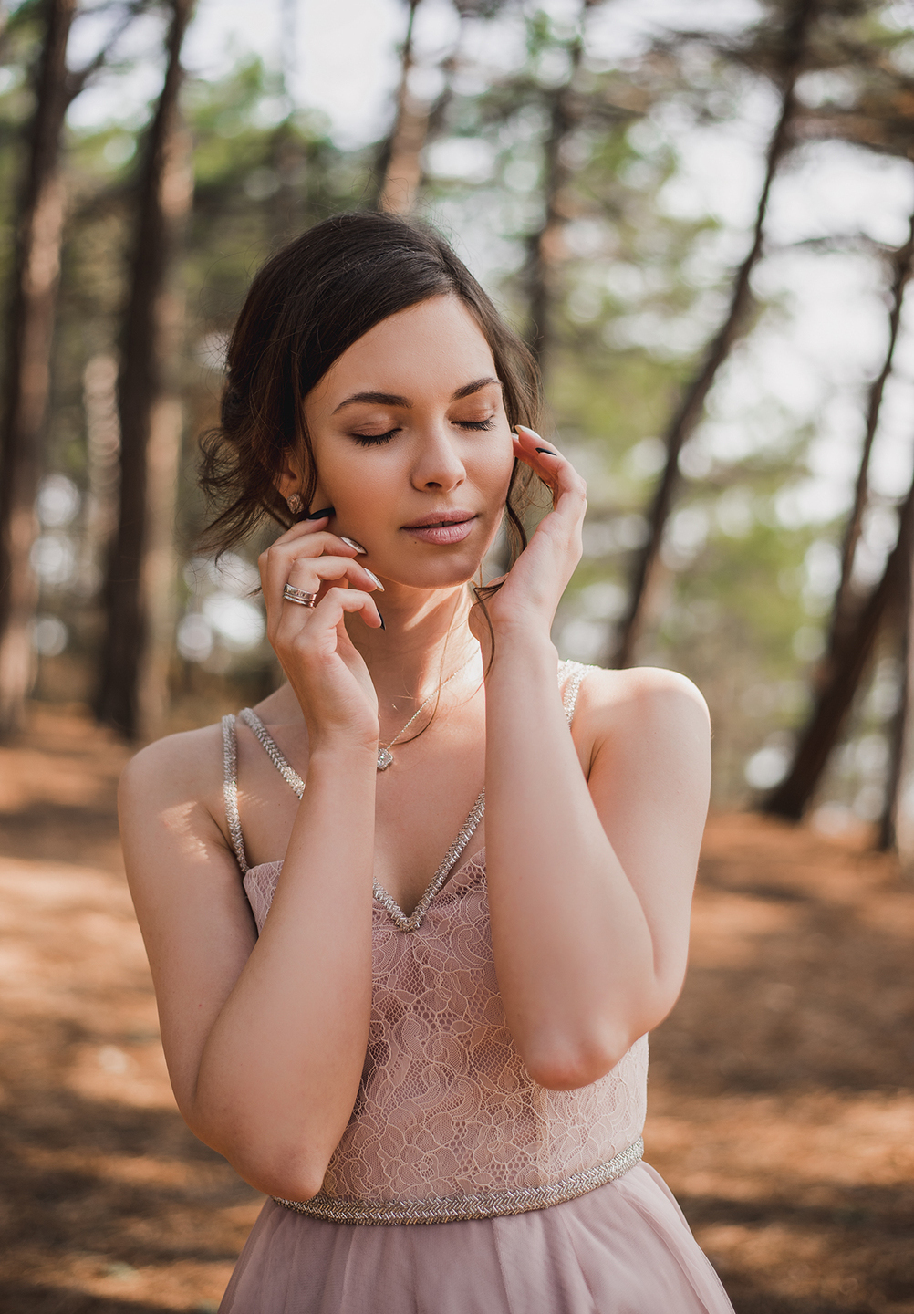 Изящное платье с необычной юбкой в форме бутона цветка, расшитое бисером Платье Ивет 27 000 руб