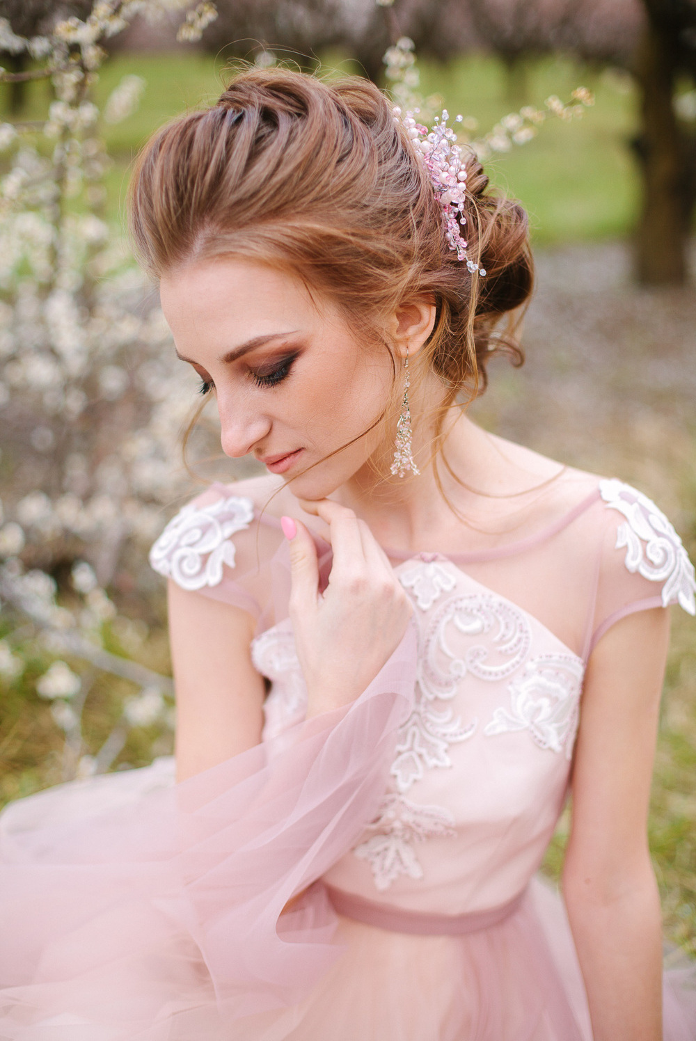 Нежное свадебное платье пудрового оттенка с расшивкой кружевом Платье Айлин 28 000 руб