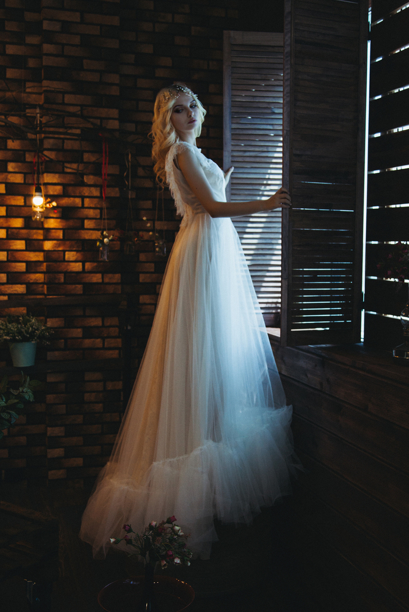 Легкое, как облако свадебное платье из кремового шелка, молочного фатина, кружева и сеточки французская мушка Платье Фрезия 25 000 руб